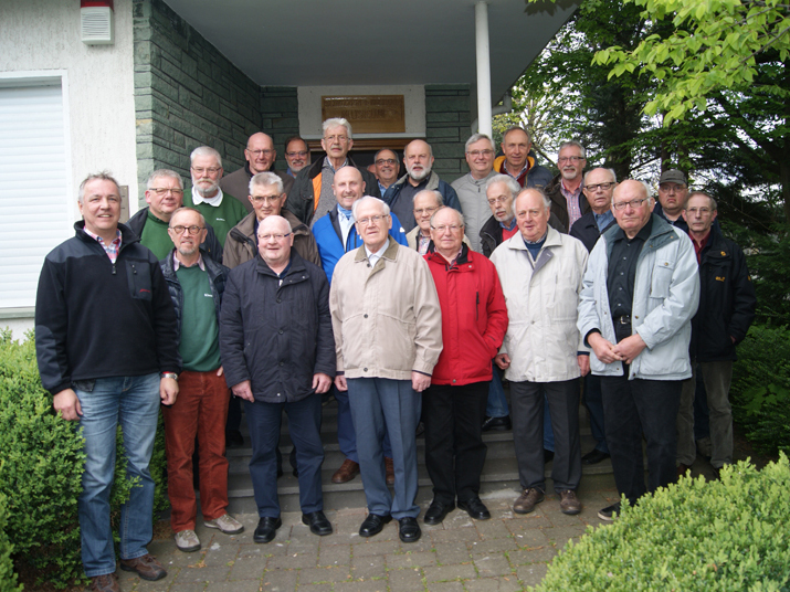 Senioren machen Ausflug ins Schützenmuseum