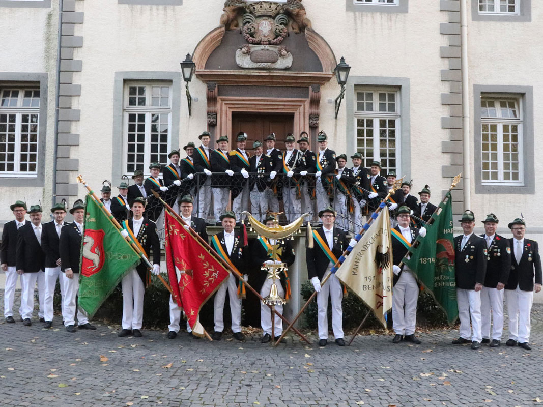 Neue Vorstand und Offiziersfotos Online